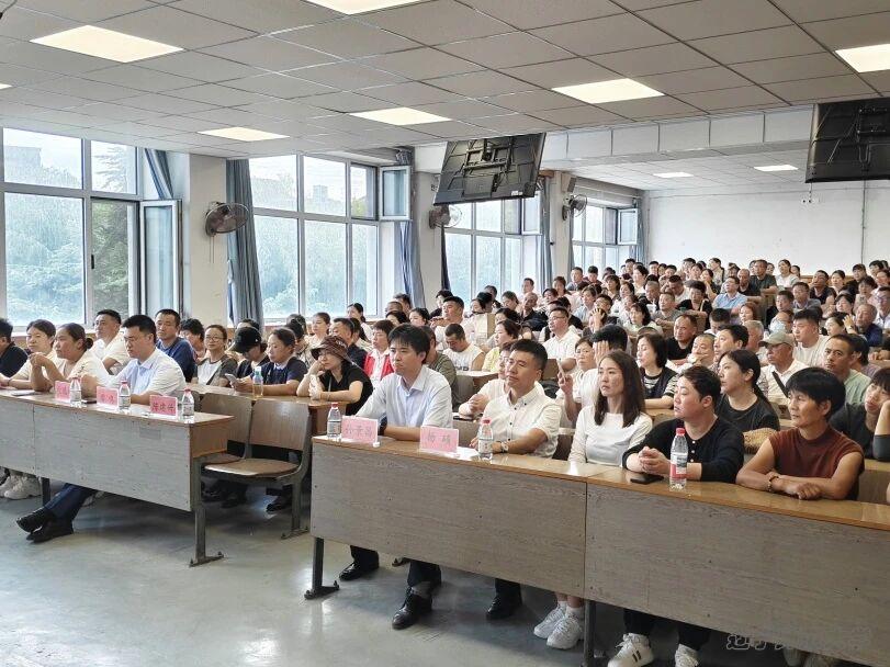 我院成功召开2025级新生家长会